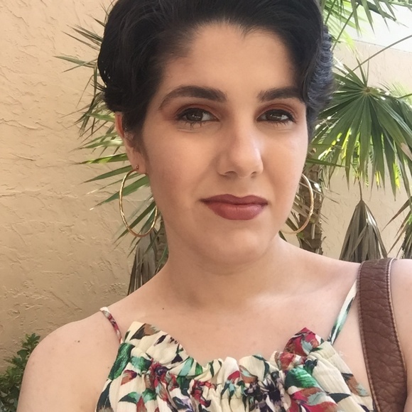 Mariana's Garage Sale - Picture 2 of 5